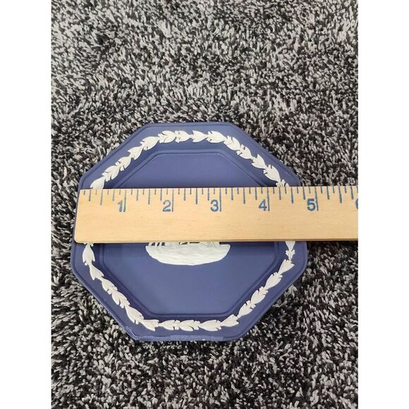 Jasperware by Wedgwood Portland Blue Octagonal Tray Muse Water Pegasus - Picture 7 of 8